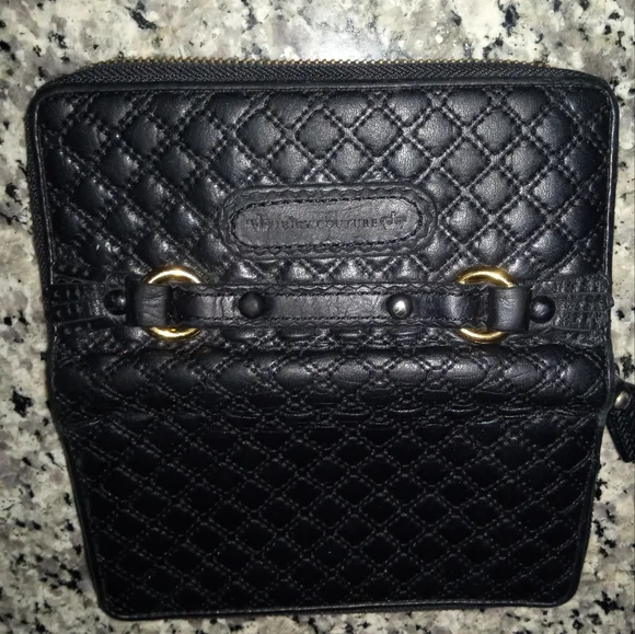 Y2K,Juicy Couture,Black and Gold ,Quilted ,Wallet - Picture 2 of 4